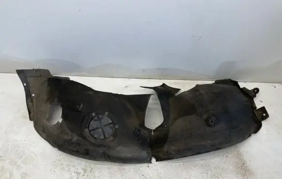 Front wheel arch liner splash guards