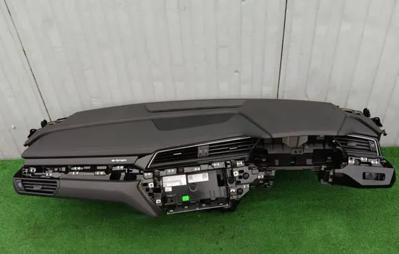 Audi e-tron Dashboard 4KR857001E