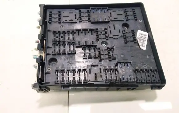 Volkswagen Golf V Fuse box set 1K0937124K