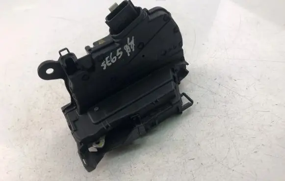 Renault Zoe Coupe door lock (next to the handle) 825037100R