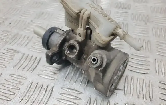Ford Focus Master brake cylinder 21030399