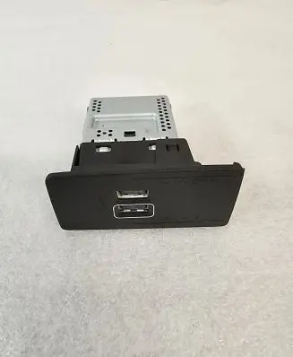 Volvo XC90 USB socket connector 31407038