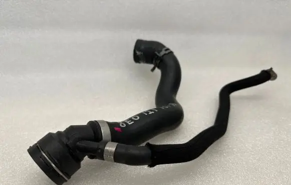 Audi A4 S4 B6 8E 8H Engine coolant pipe/hose 8E0121101A