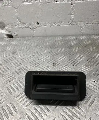 Tailgate opening switch