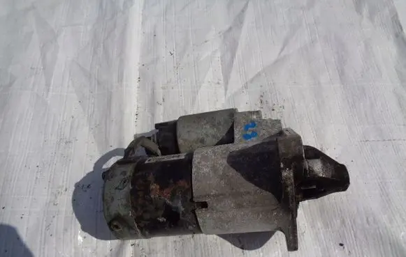 Renault Kangoo II Starter motor 8200584675