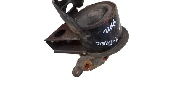 Nissan X-Trail T30 Engine mount bracket