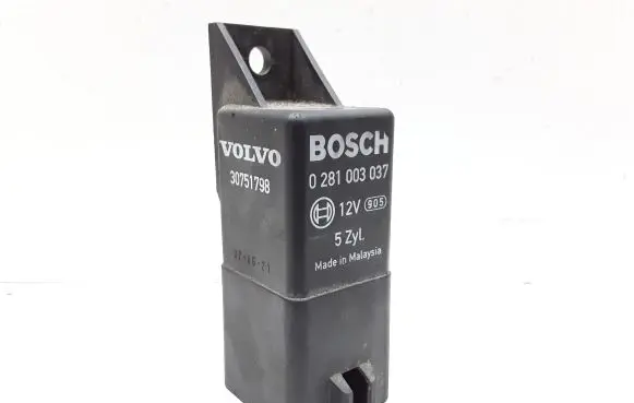 Volvo XC90 Glow plug pre-heat relay 30751798 0281003037