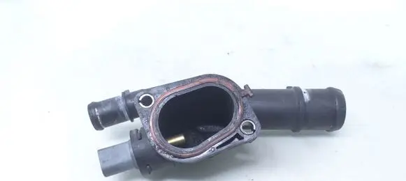 Volkswagen PASSAT B6 Engine coolant pipe/hose 03G121132B
