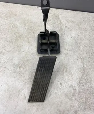Chrysler Sebring (ST-22 - JR) Accelerator throttle pedal 04591762AC