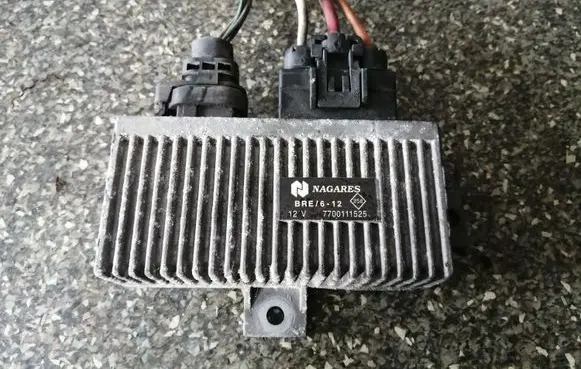 Renault Megane I Glow plug pre-heat relay 7700111525