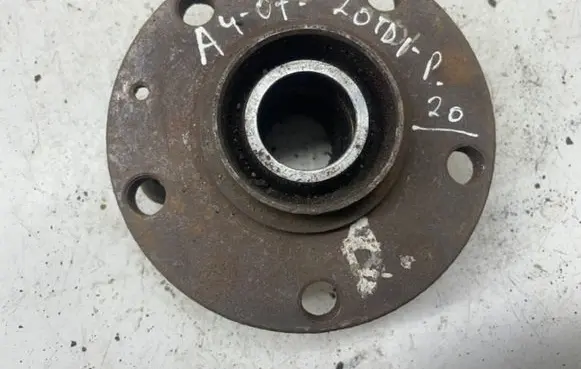 Audi A4 S4 B7 8E 8H Front wheel hub
