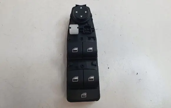 BMW 2 Active Tourer U06 Central console control unit 9208109