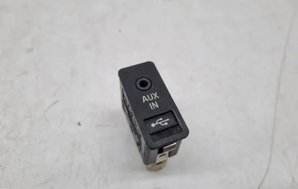 BMW 3 E90 E91 AUX in-socket connector 9189175 61319189175