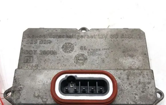 Audi A6 S6 C6 4F Voltage converter/converter module 5DV008290