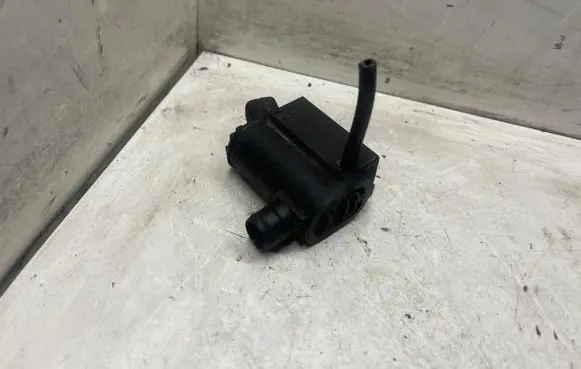 Hyundai Santa Fe Windscreen/windshield washer pump 985103E000