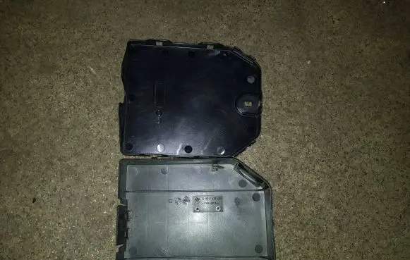 BMW 5 E34 Other engine bay part 12901438490 12901438491