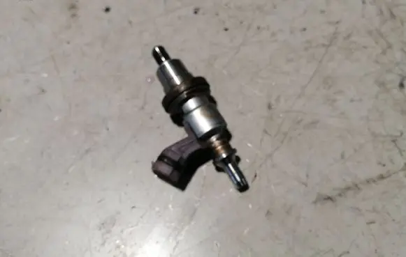 Fuel injector