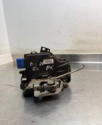 Audi A3 S3 8P Front door lock 4E1837015