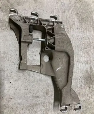 Jaguar F-Pace Gearbox mounting bracket HX736A026DD