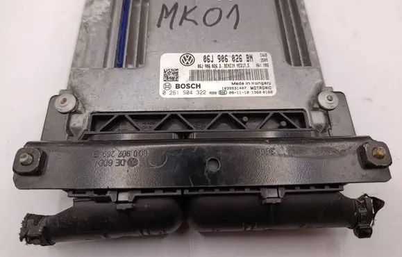 Volkswagen Tiguan Engine control unit/module 06J906026BM 06J906026D 0261S04322