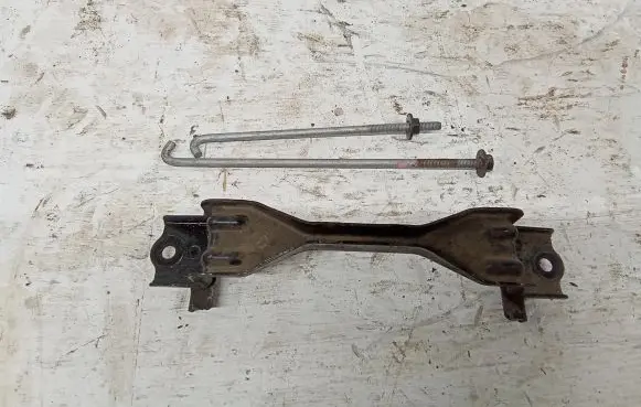 Toyota Hilux (AN120, AN130) Battery bracket 