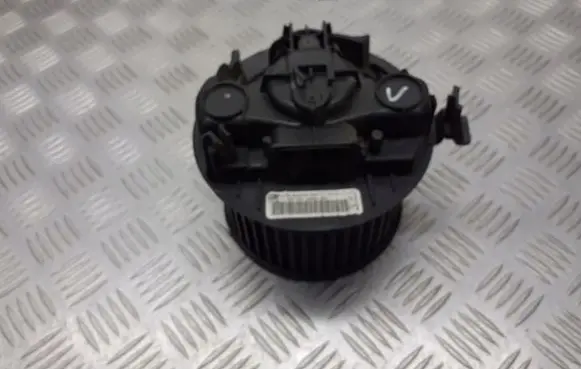 Renault Megane II Front door blower motor M030910G
