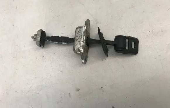 Skoda Octavia Mk2 (1Z) Rear door check strap stopper 1Z0839249D