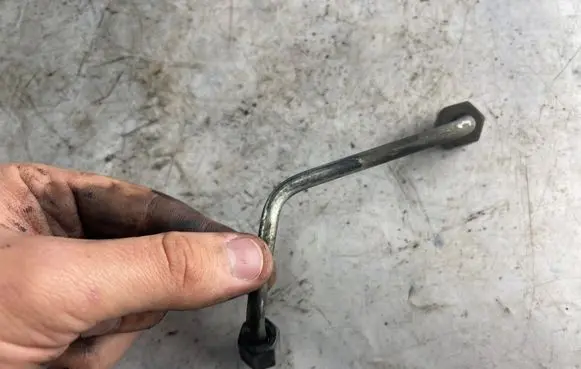 Fuel injector supply line/pipe