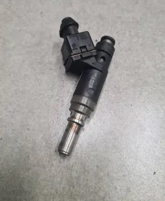 BMW 1 E81 E87 Fuel injector 7506158 7003C01009