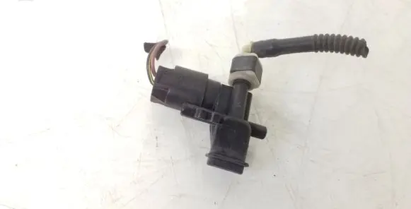 Windshield washer spray nozzle