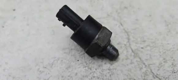 Dacia Sandero III Oil pressure sensor 252405025R