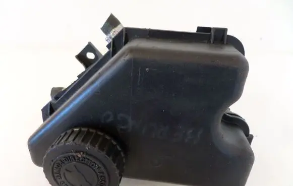 Power steering fluid tank/reservoir
