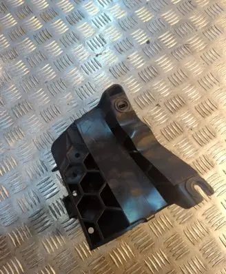 Mercedes-Benz C W204 Battery tray heat shield A2046190048