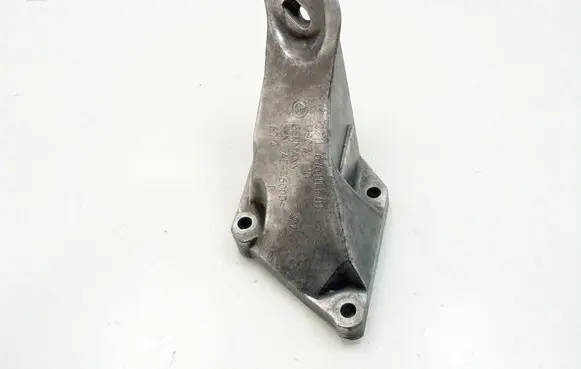 BMW 6 E63 E64 Engine mount bracket 6761113