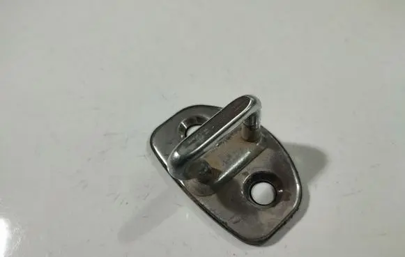 Skoda Octavia Mk2 (1Z) Rear door lock loop/hook striker 