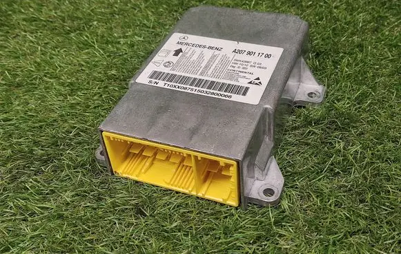 Mercedes-Benz C W204 Airbag control unit/module A2079011700 5WK43967