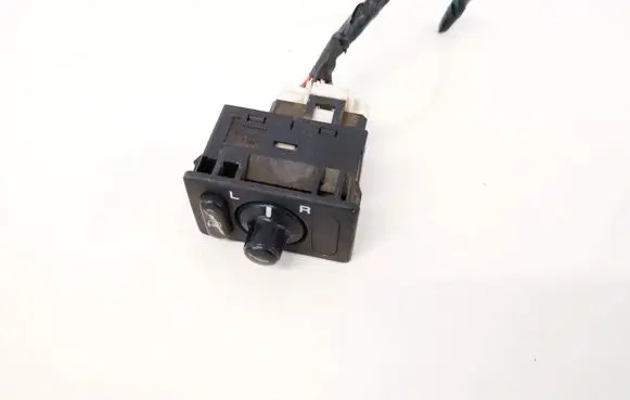 Subaru Outback Wing mirror switch