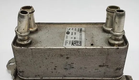 Jaguar XF X250 Engine oil radiator AW83-7A095-AA