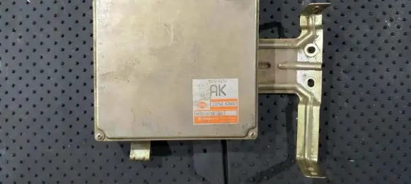 Nissan Primera Engine control unit/module 2371082n00 mecs-a150
