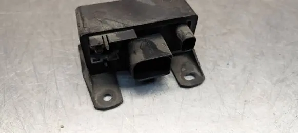 Mercedes-Benz E W211 Glow plug pre-heat relay 0255452832