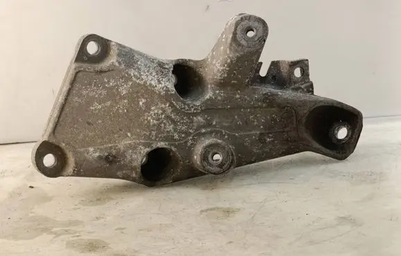 BMW 1 E81 E87 Engine mounting bracket 6776529 121133 24168110