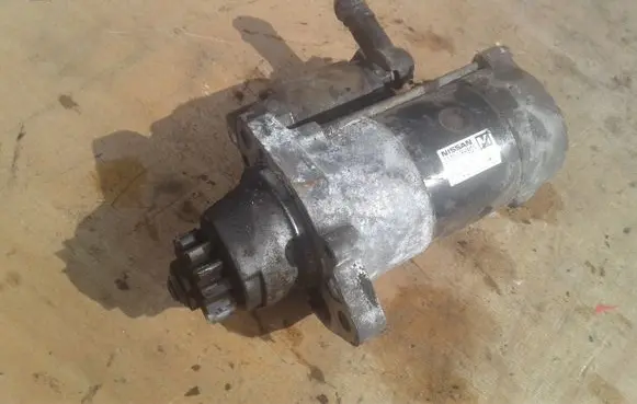 Nissan X-Trail T30 Starter motor 233008H801