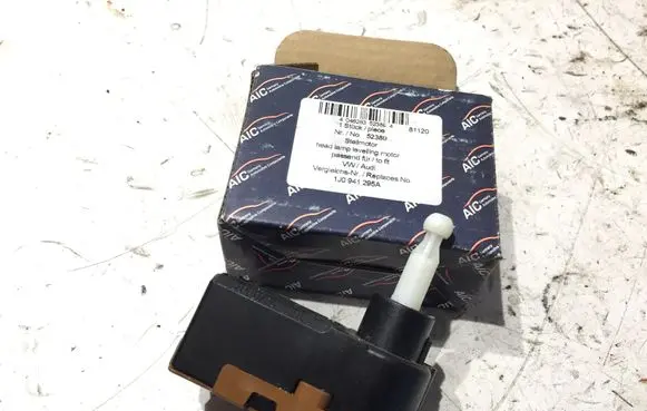 Volkswagen Touran I Headlight level adjustment motor 1J0941295A