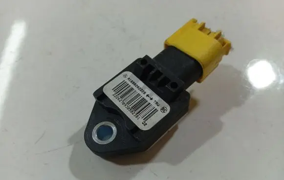 Mercedes-Benz B W245 Airbag deployment crash/impact sensor A1698202226