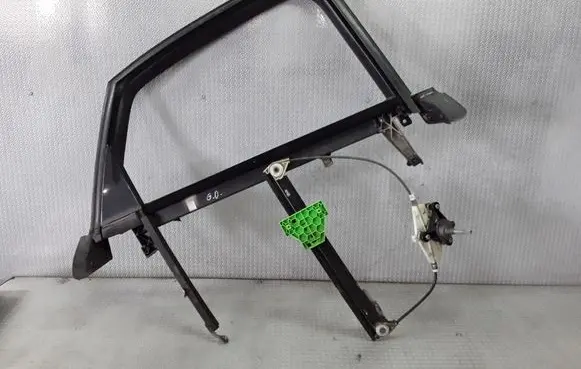 Rear door manual window regulator