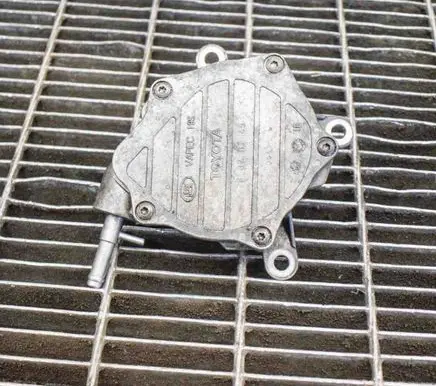 Toyota Avensis T270 Vacuum pump