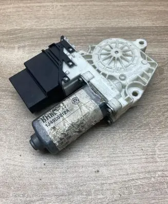 Volkswagen Golf IV Rear door window regulator motor 1J4959812A