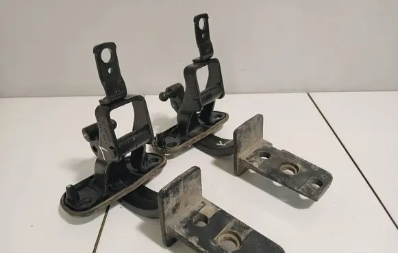 Volvo V70 Tailgate/trunk/boot hinge 31218425