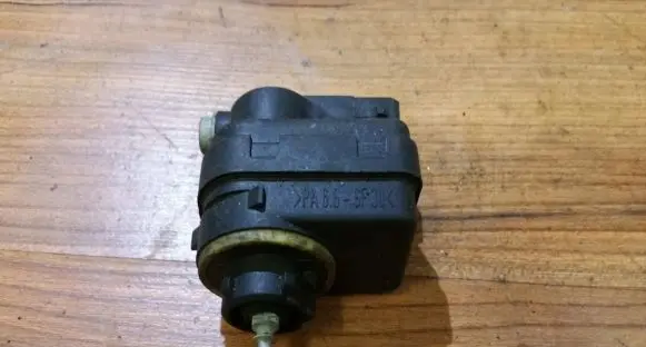 Renault Scenic I Headlight level adjustment motor 