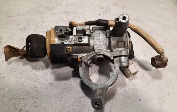 Mitsubishi Galant Ignition lock 337719